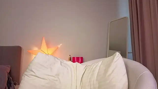 SmolCutie - TAKE OFF ONE CLOTHING ITEM (YOU CHOOSE)