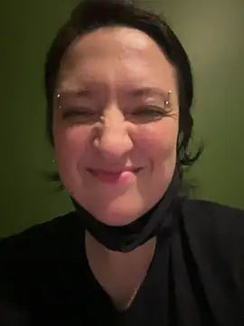 RitaBreu - enfiar o dildo todo na boca