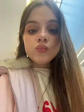 Lunabelle_ - touch lips + suck finger risky near ppl