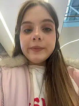 Lunabelle_ - touch lips + suck finger risky near ppl