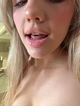 EllaBaby18 - SHOW TITS
