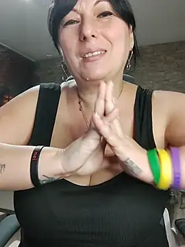 LeillaaX - Doggy play finger ass