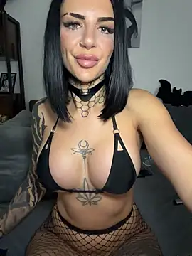 LexiCoco - Flash boobs + nipple play 🍒