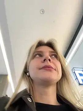 ValenciaShock - PLAY WITH MY PIERCING NIPPLES