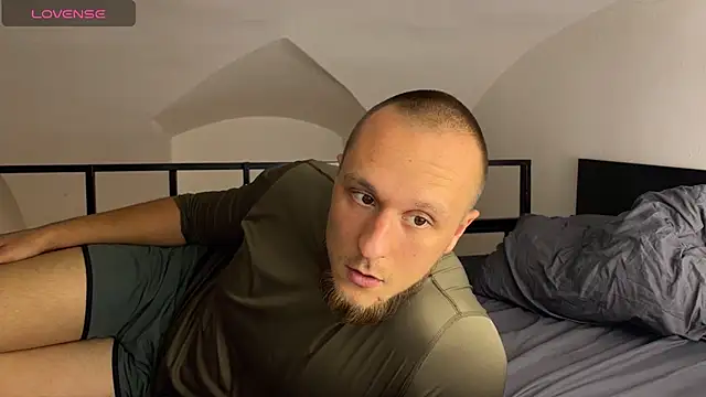 Lion_and_kittyy - Masturbate pussy (3m)