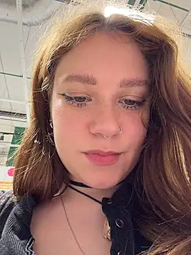 Lucy-joy - good girl suck BIG dildo+rub pussy