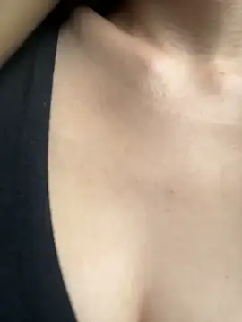 Eva10069 - 马路边边喝功夫茶漏出全奶🍑