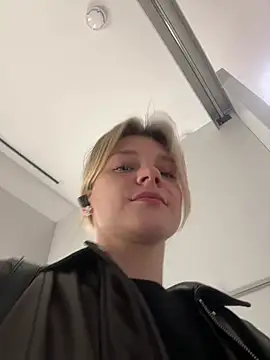 ValenciaShock - SHAKE ASS IN DOGGY