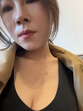 Eva10069 - 马路边边喝功夫茶漏出全奶🍑