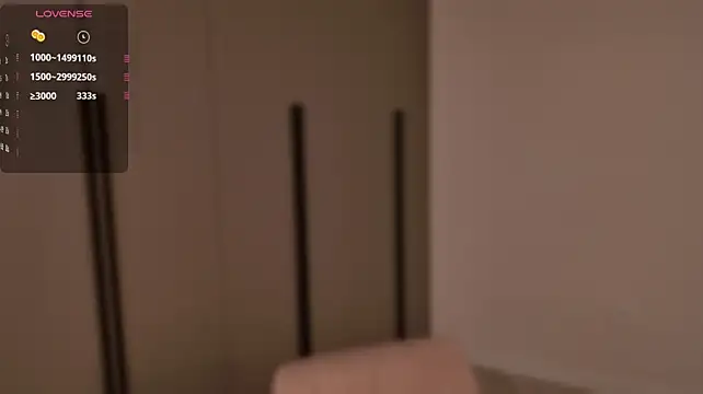 Bella_xx__ - ass tease close-up