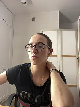 MartiniiSelenna - Shaking booty