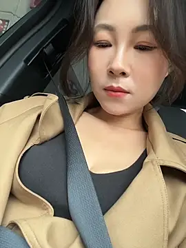 Eva10069 - 马路边边喝功夫茶漏出全奶🍑