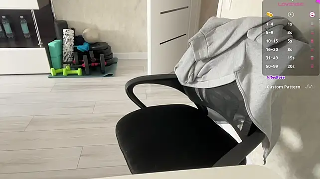 NoemiHimmeI - I will show u my ass + spank x3