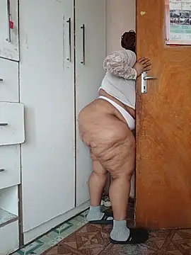 IamSunflower900 - Bendover ass shake