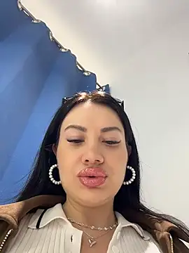 Wet__Bunny - Play with pussy public+last tip get 🎁