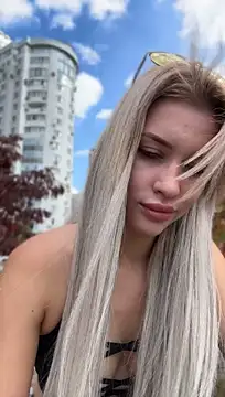 KikiWatson - Flash boobs in public 😍🔞