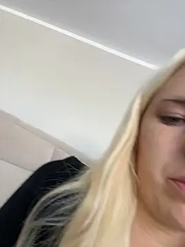 MimiLliiyy - stand up and slap my ass x10😋