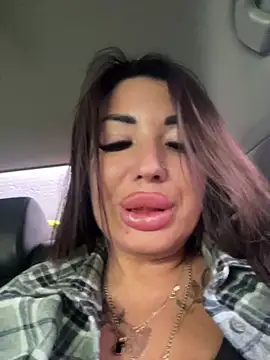 RuslanaXX - Big squirt now peope go close