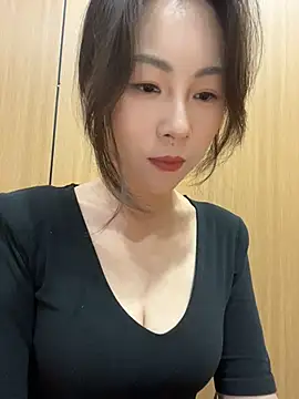 Eva10069 - 马路边边喝功夫茶漏出全奶🍑