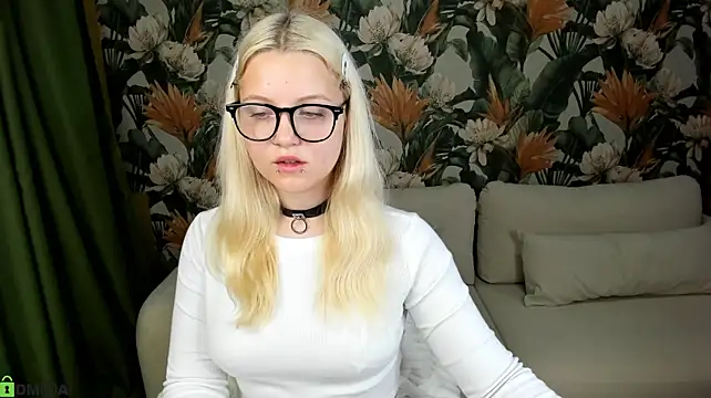 Velvet-Lun - tease you with my boobs in bra