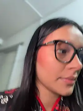 Lola_sweeet18 - 1 finger in my pussy