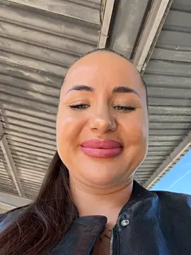 Beautydiamond - Pinch nipples hard in the teracce KFC