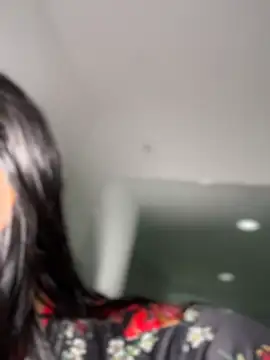 Lola_sweeet18 - 1 finger in my pussy