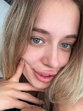 Enjoy_my_beauty - add saliva on my clit & ride a pillow