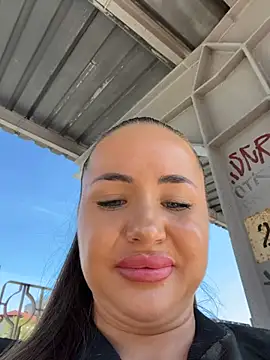Beautydiamond - Pinch nipples hard in the teracce KFC