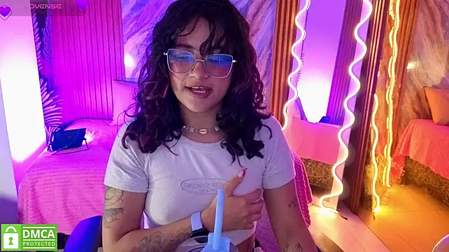 Kristen_tay - plug + masturbation in doggy