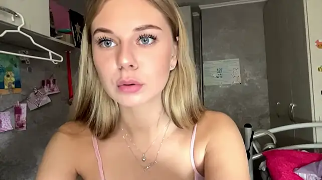 HoneysPiee - just flash ass maybe