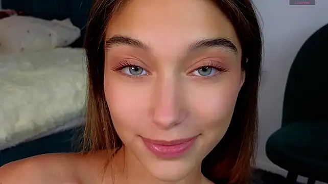 Vixinp - Naked booty tease closely