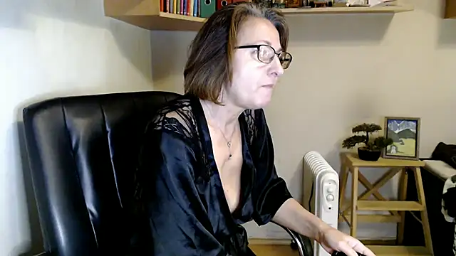 Katemodel - maked dancing