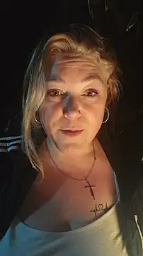 BettyandGold - Sending tokens will make me wet and play