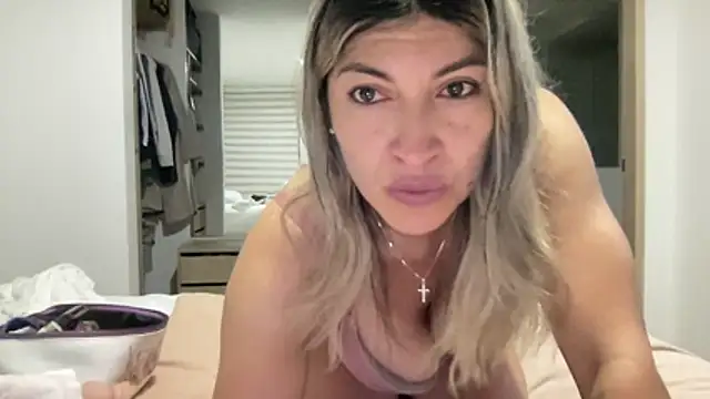 LunaBeya - orgasm with dildo