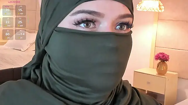 Anna-henao - shake my ass + spanking
