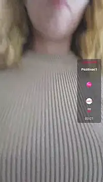 Sexyadventuregirl - Hard orgasm in public