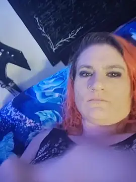 SexyLexii44 - Titties out for the Rest of the show 😘