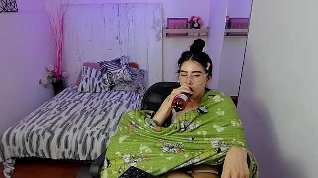 Melodi_velasquez - 🍉Oil massage boobs & rub nipples🍉