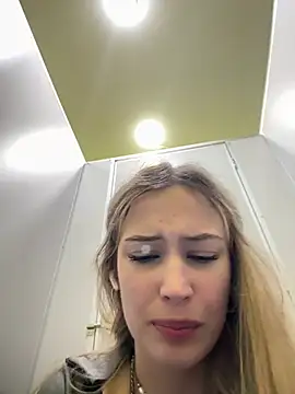 Blonde_exe - underboob tease behind uber driver