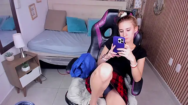 Honeyy_Sun - OIL IN MY TITS