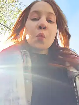SlavicCandy - lift up top & shake boobis in the park
