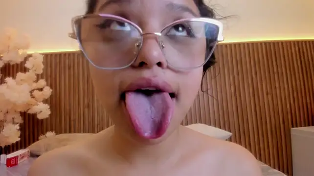 SharlotAura - flass pussy 😋😋