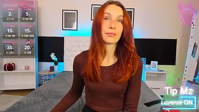 KiraNeeww - play pussy dildo