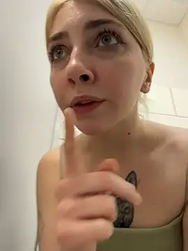 Sunny___Bunny - Pull down panties and spank clit in KFC