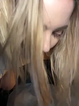 HugeBoobsAlice - 3 FINGERS INSIDE PUSSY + BIG SQUIRT