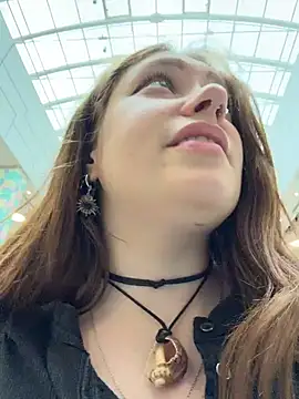 Lucy-joy - flash boobs