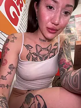 SaintSquirt - panties+jeans OFF among people in cafe🥵