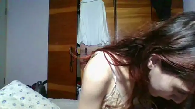 NickiKisinger - Flash my pussy