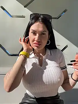 Wet__Bunny - Fingering pussy in park*last tip get 🎁